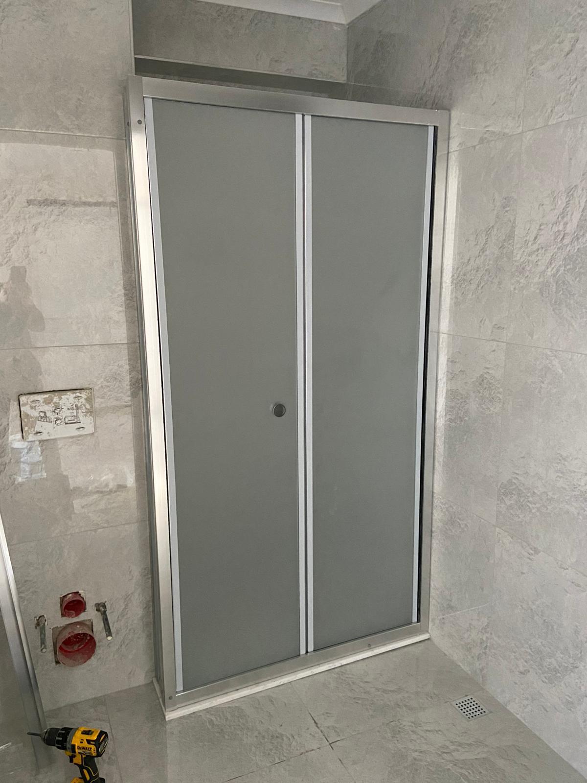 Krom profil katlanır duşakabin cam