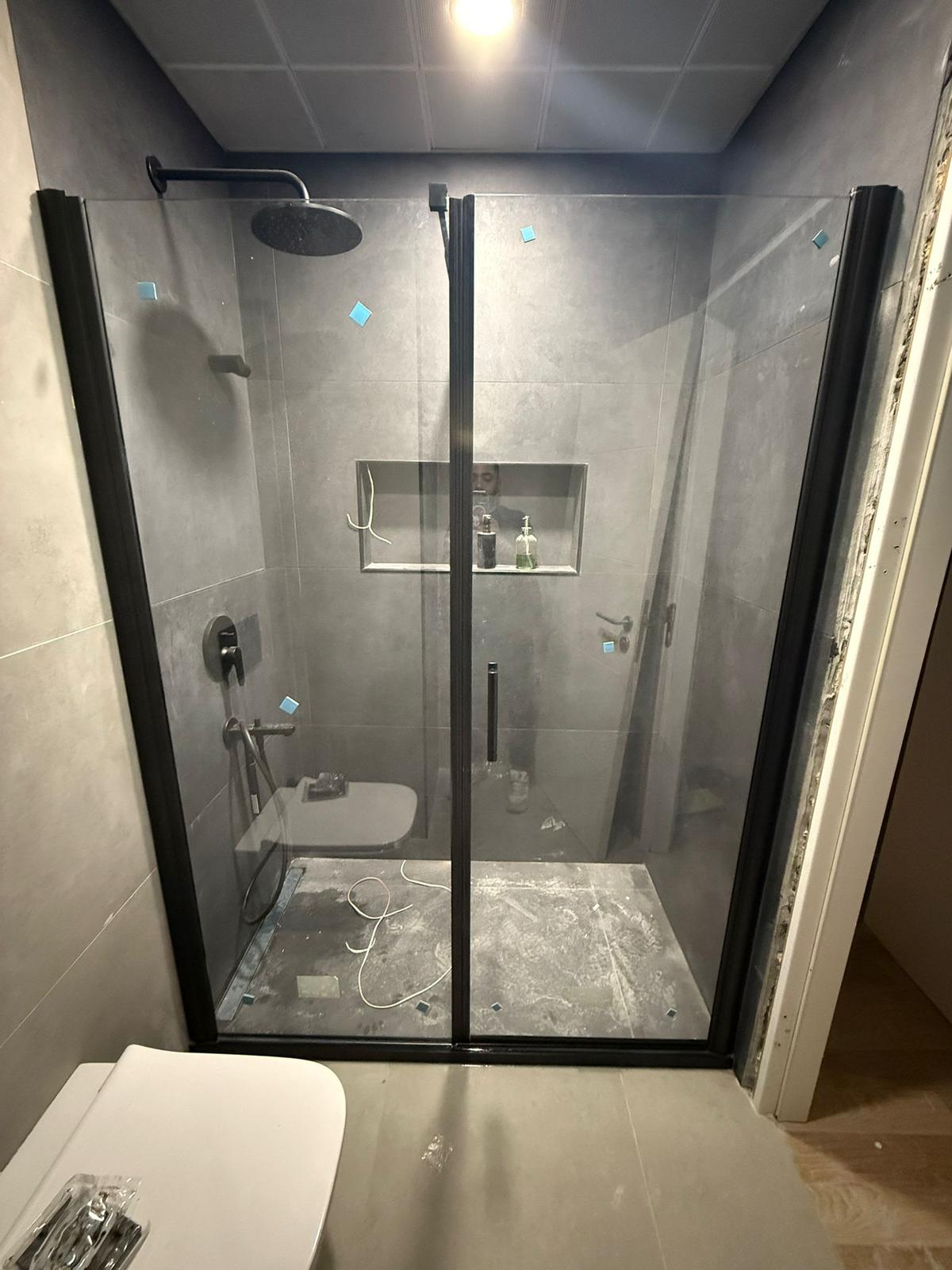 Teleskopik menteşeli duşakabin