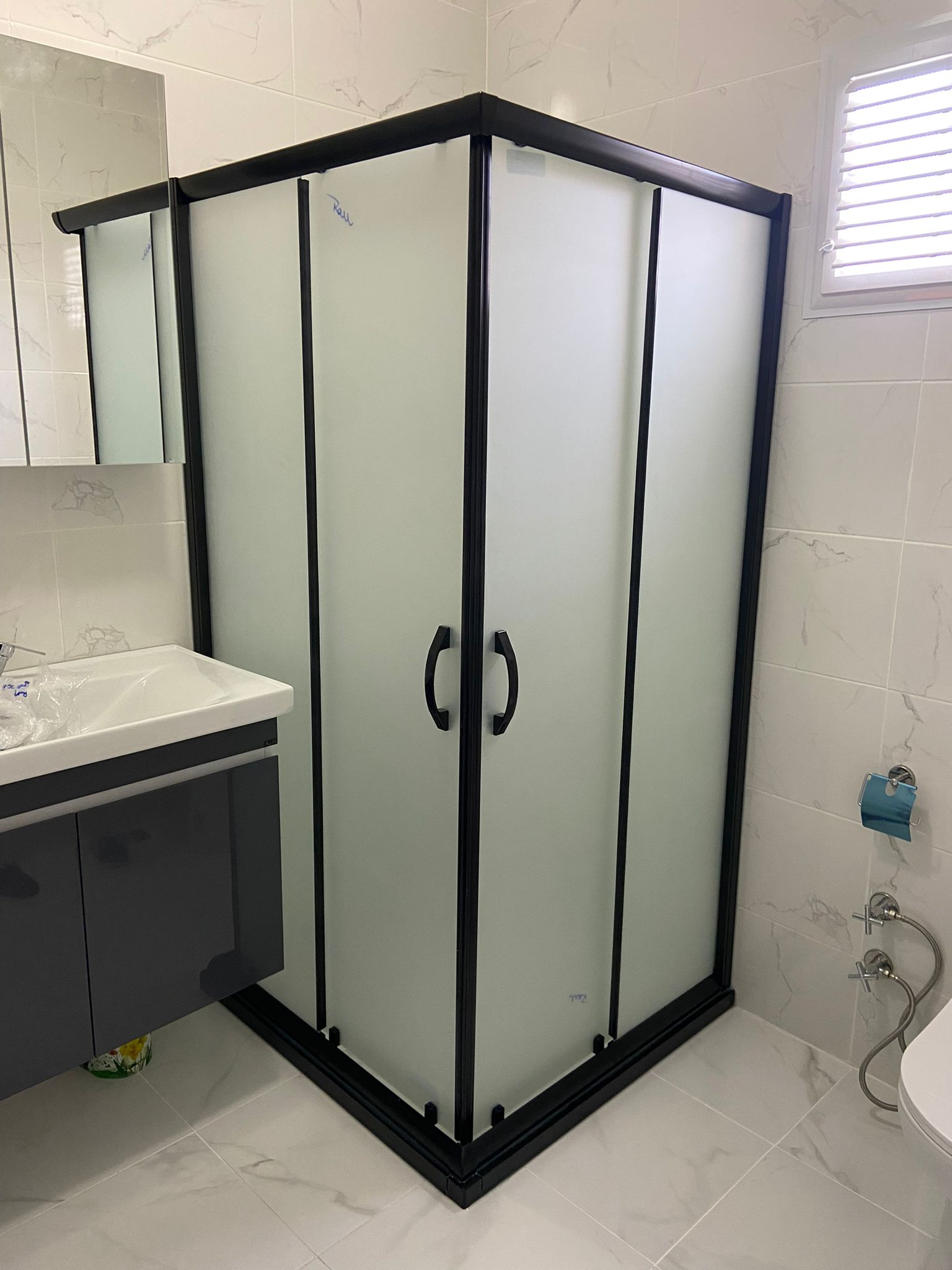 Sefaköy duşakabin montaj modern cam sistem